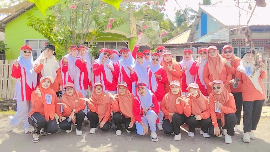 Pawai Istansi Desa Bajo Kecamatan Soromandi Ikut Serta Dalam Memeriakan HUT Rebuplik Indonesia